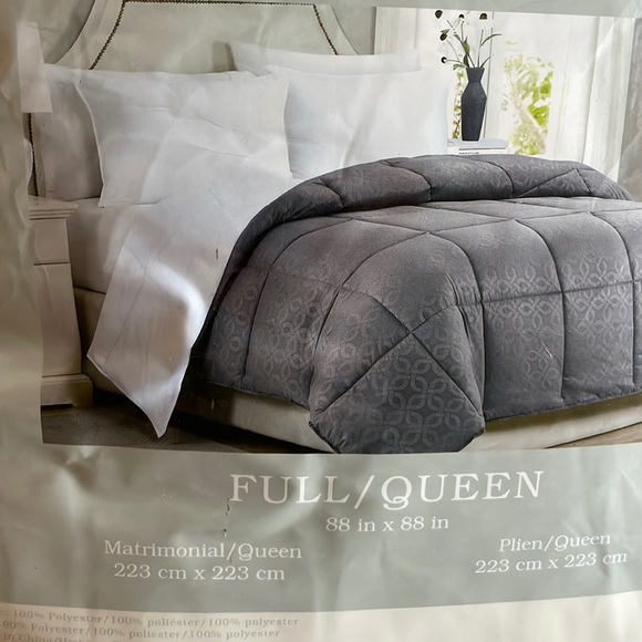 Bella Russo Other - Bella Russo Comforter